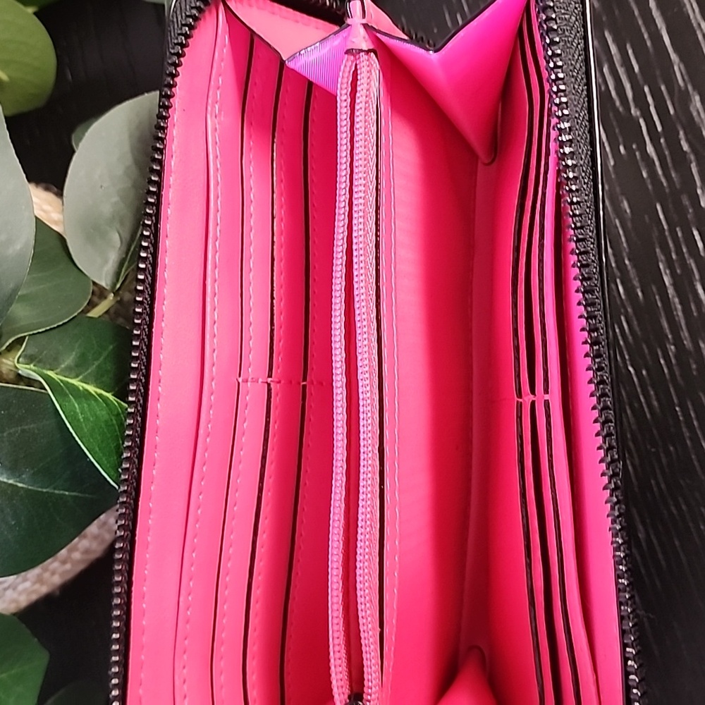 VICTORIA'S SECRET Love Kisses Zip Around Long Wallet Wristlet Lips Vegan Leather - Picture 8 of 13